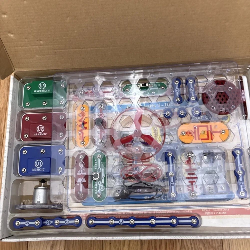 ELENCO Snap Circuits Jr.� 100 Experiments Electronics Discovery Kit